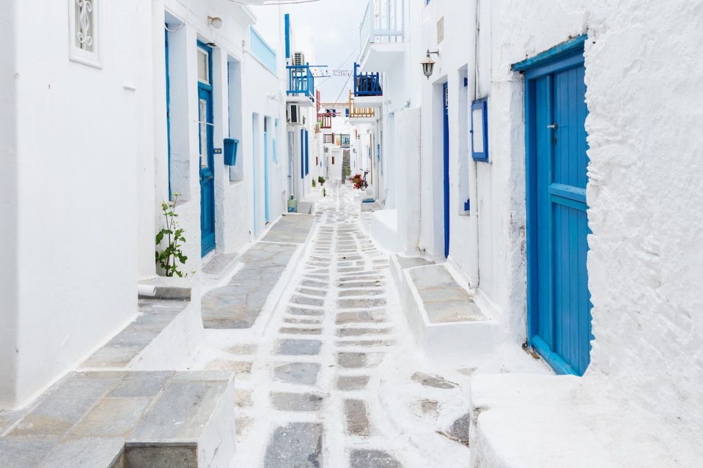 Mykonos ağ küçə görünüşü Yunanıstan